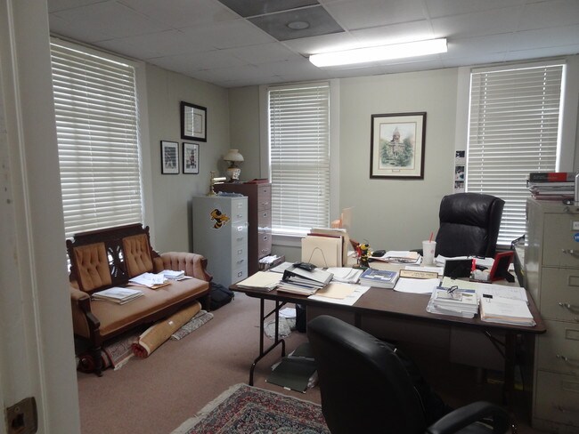 Interior Photo - 1063 Walnut St