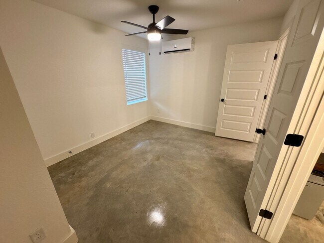 Building Photo - MTR2a-4