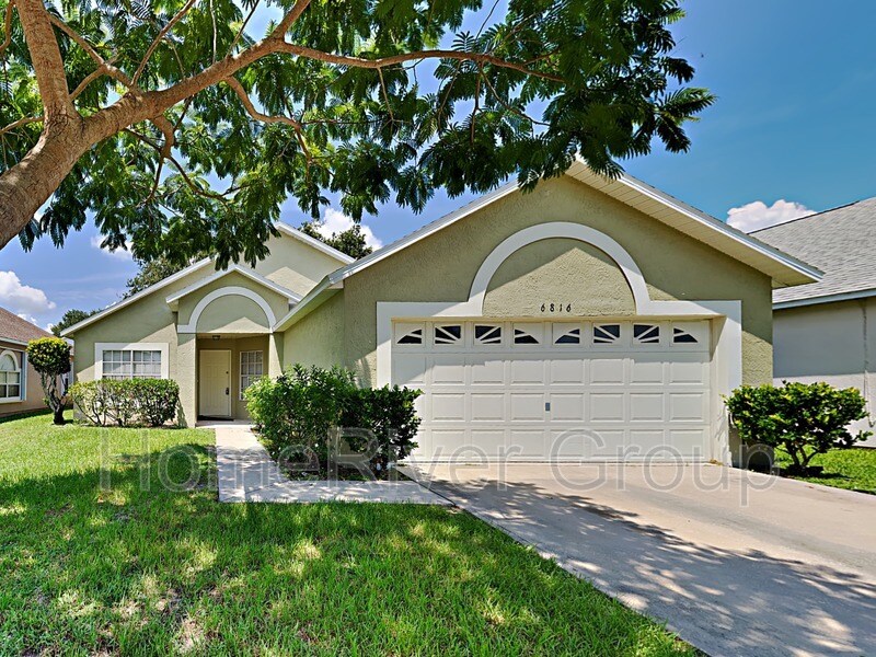 Foto principal - 6816 Whitetail Ct