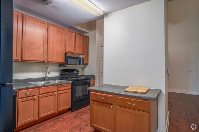 2BR, 2BA - 1,136SF - Kitchen - Blooms Apartments