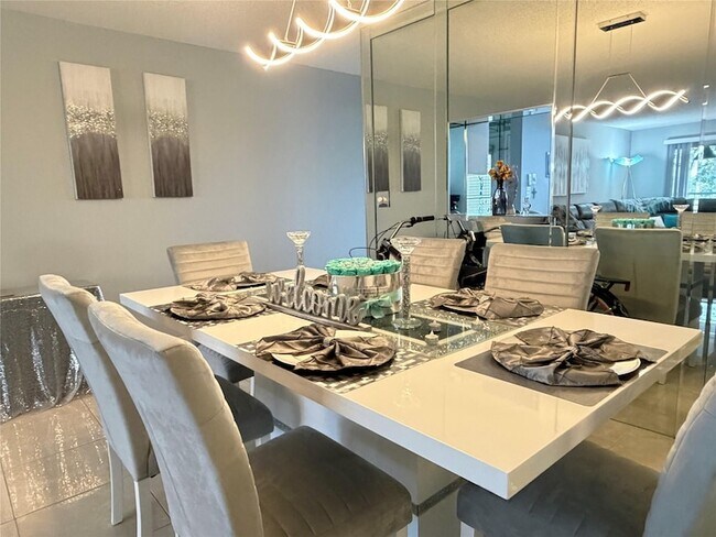 Building Photo - 2304 Lucaya Ln