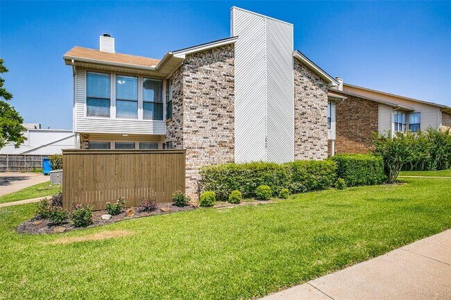 Building Photo - 2801 Meadow Park Dr