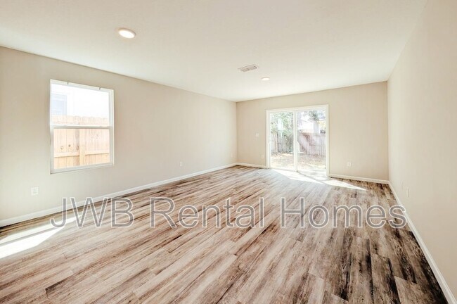 Foto del edificio - 8736 Eaton Ave