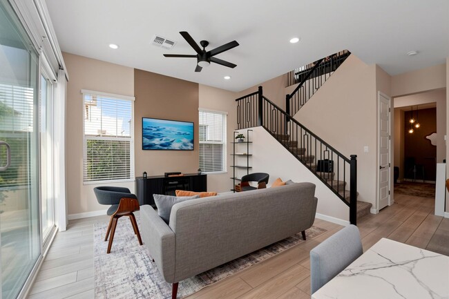 Building Photo - 5036 E Campo Bello Dr