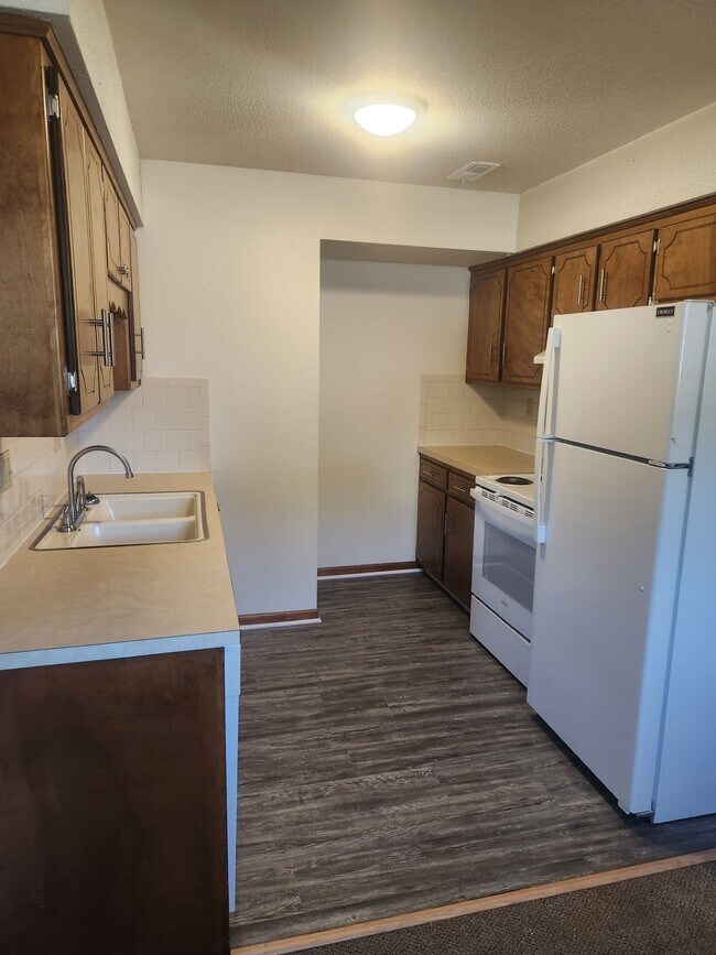 Kitchen - 308 S Mulberry St