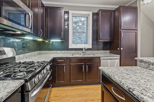 Foto del edificio - 608 N May St