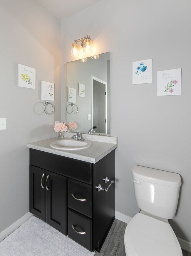 Foto del edificio - 4-bedroom, 3.5-bathroom West Fargo Single-Family Home w/ 3 Stall Garage