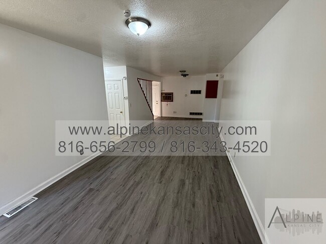 Foto del edificio - Super Affordable HOUSE In Center School Di...