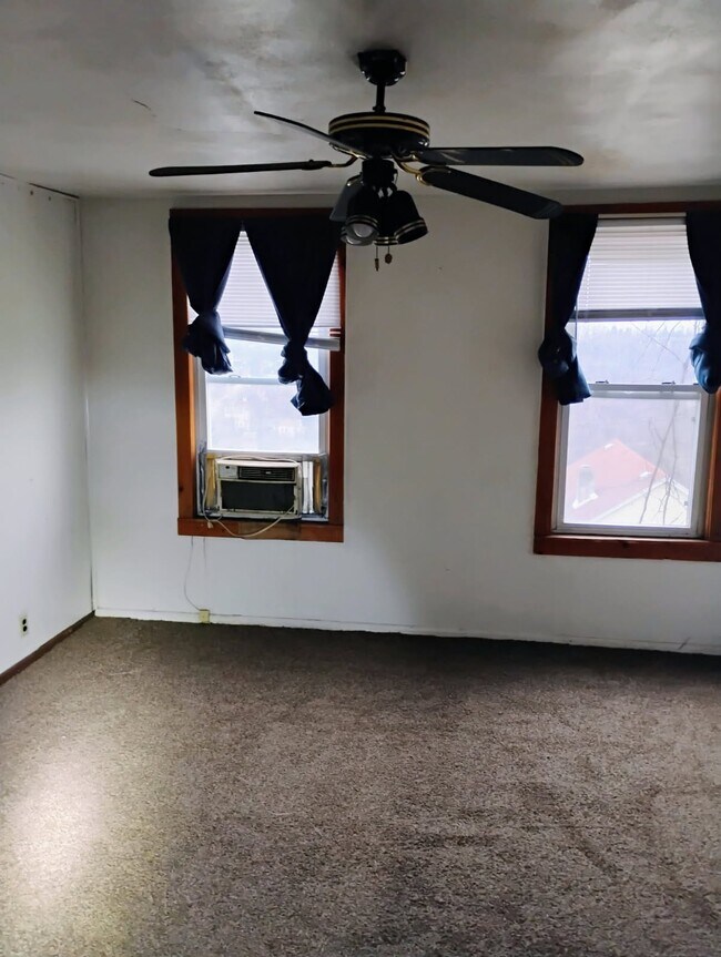 Foto del edificio - 1508 Ridge Ave