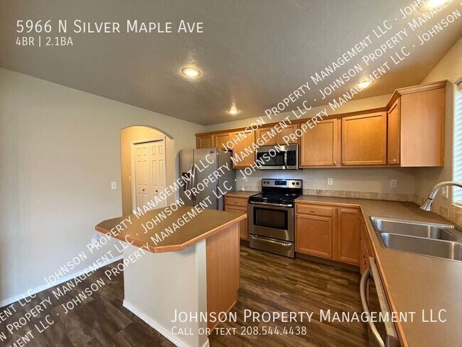 Foto del edificio - 5966 N Silver Maple Ave