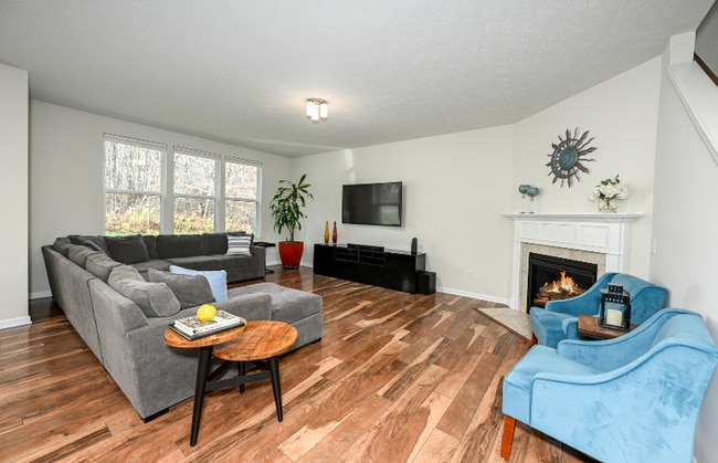 Building Photo - 4816 Lake View Dr