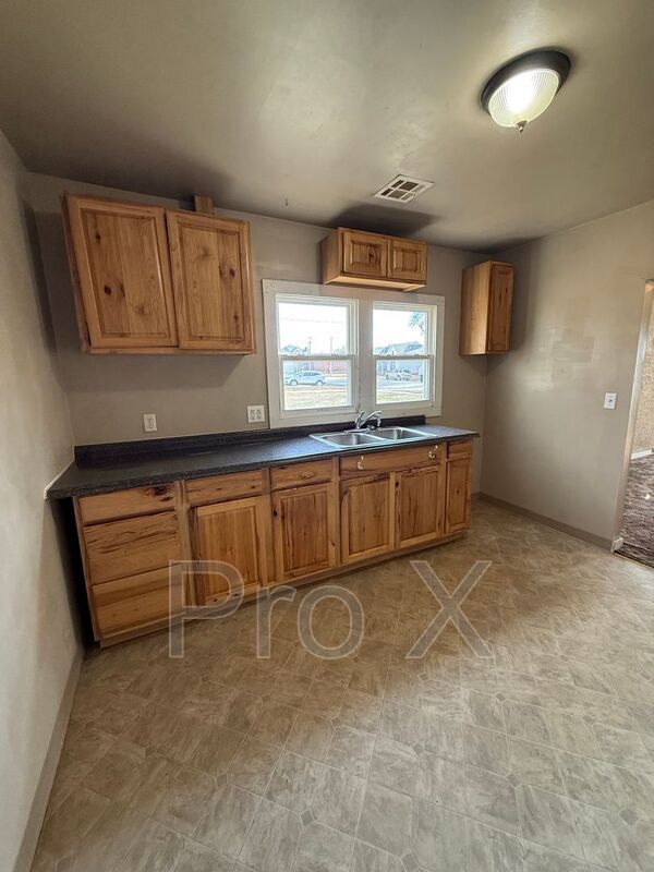 Foto del edificio - 308 W 10th St