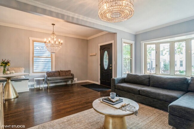 Foto del edificio - 4024 N Maplewood Ave