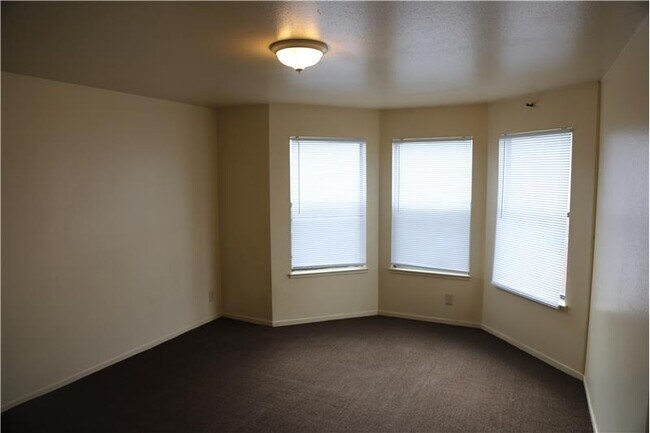 Building Photo - 1651 McKinnon Ave
