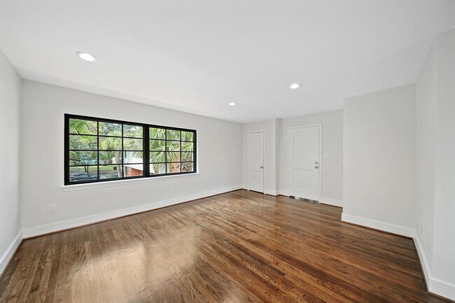 Foto del edificio - 520 Lovett Blvd