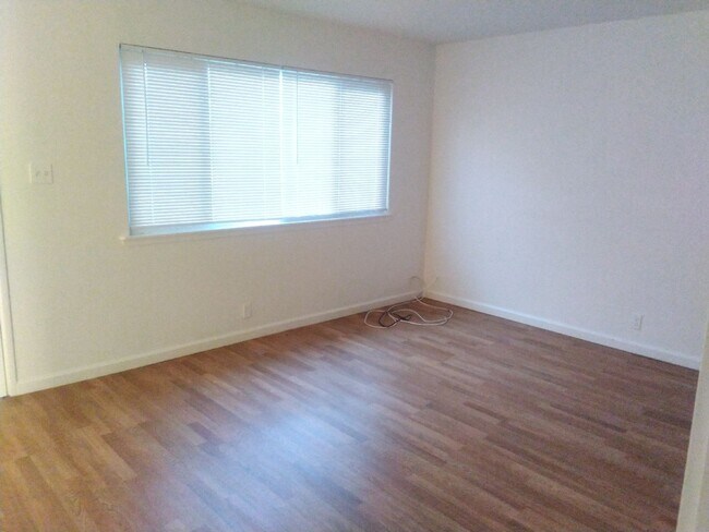 Foto del edificio - 3 bed 1 bath available in North Highlands!