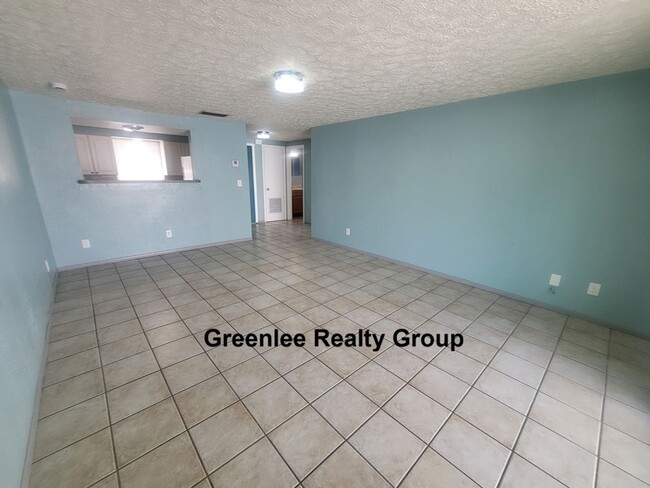 Building Photo - Cute 1/1 Apartment with Tile Floors & Private Patio!!