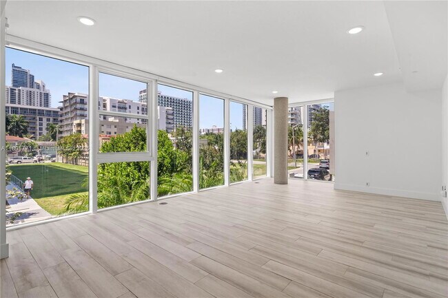 Foto del edificio - 600 NE 27th St