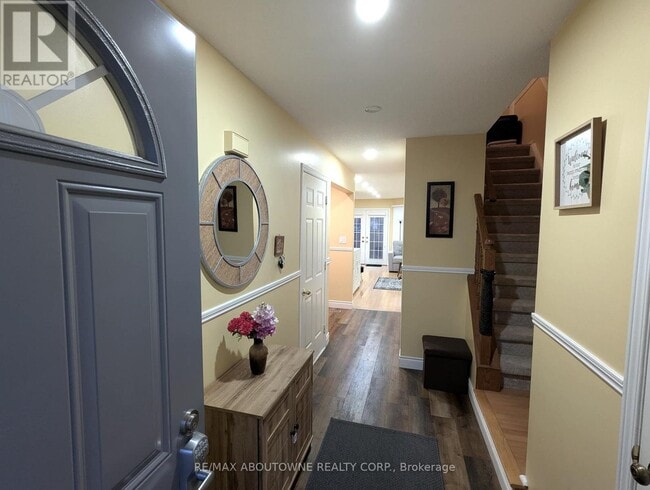 Building Photo - 1 Royalwood Ct