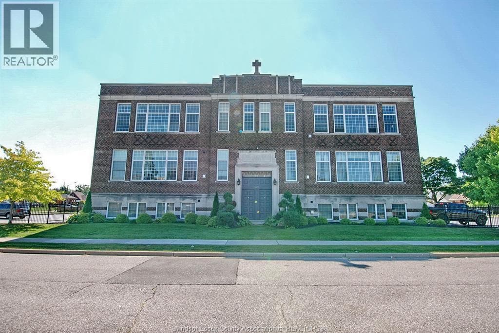 Primary Photo - 647 Irvine Ave