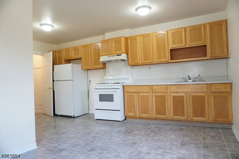 1270 Fulton St Unit 1R, Rahway, NJ 07065 Room for Rent in Rahway, NJ