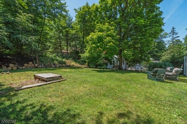 Building Photo - 5 Tall Timbers Dr