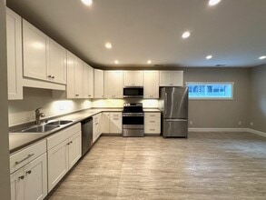 Building Photo - 27 Clemmons St