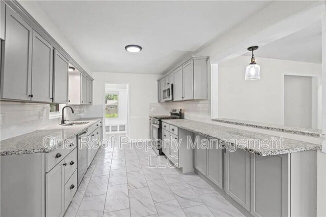 Building Photo - 8105 E 80th Terrace