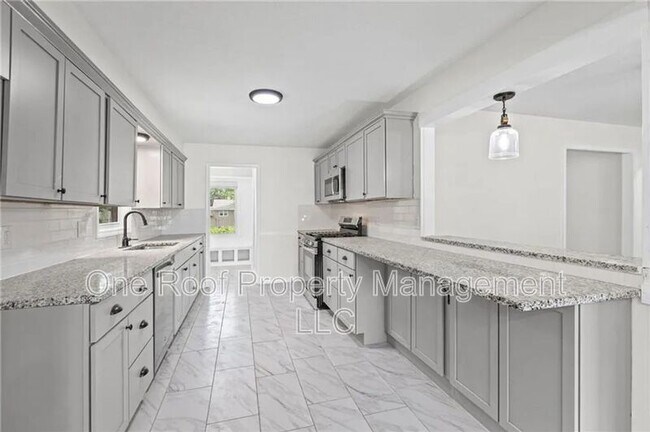 Foto del edificio - 8105 E 80th Terrace