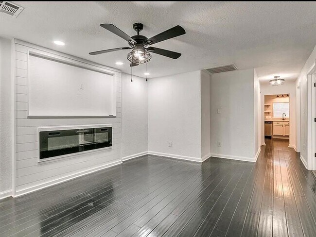 Foto del edificio - 227 W Hayes St