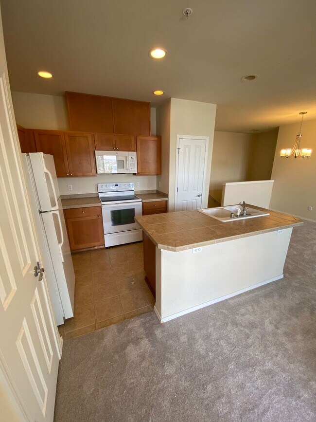 Building Photo - 2030 Garry Oaks Avenue Unit C