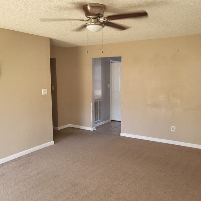 Building Photo - 723 Macey St