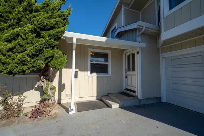 Building Photo - 952 Anza Dr