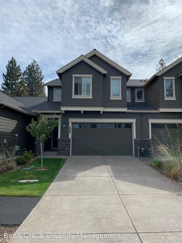Foto principal - 3 br, 2.5 bath House - 60411 Hedgewood Lane