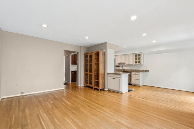 Foto del edificio - This is Reston living at its finest!