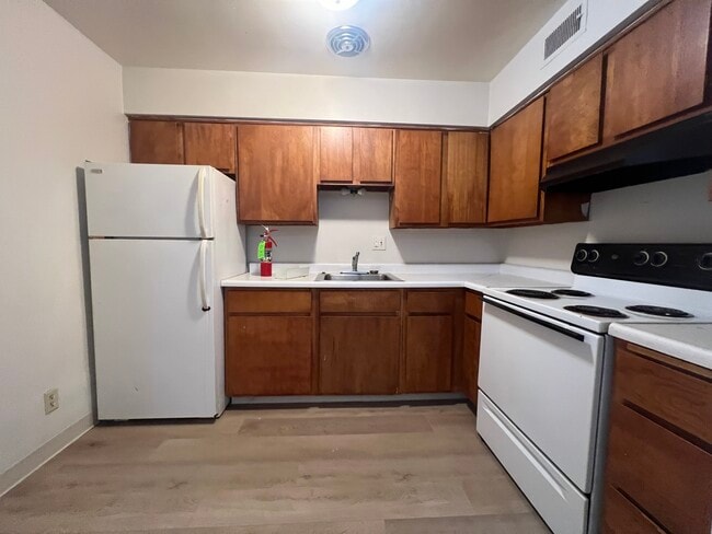 Foto del edificio - 775-779 Chestnut Ridge Rd