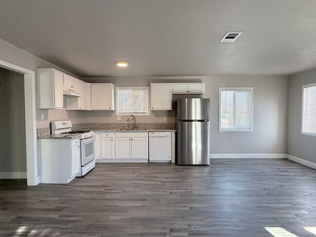 Foto del edificio - Charming 3-Bedroom Home – Move-In Ready