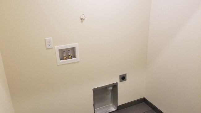 Foto del edificio - 1412 W Lakeside Dr