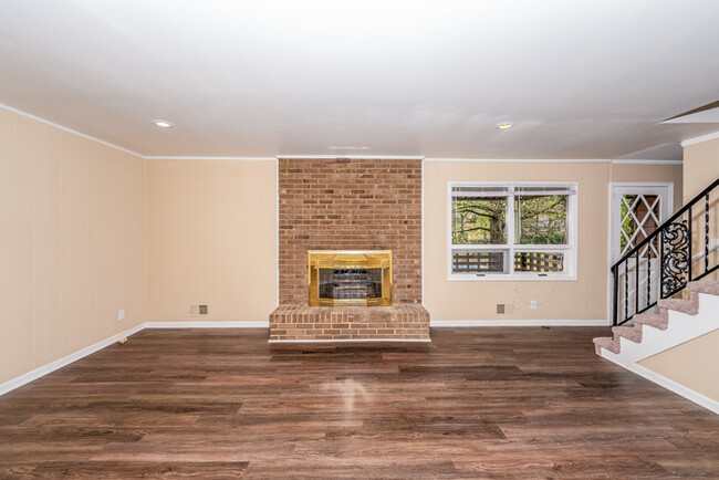 Building Photo - 841 Worchester Ct