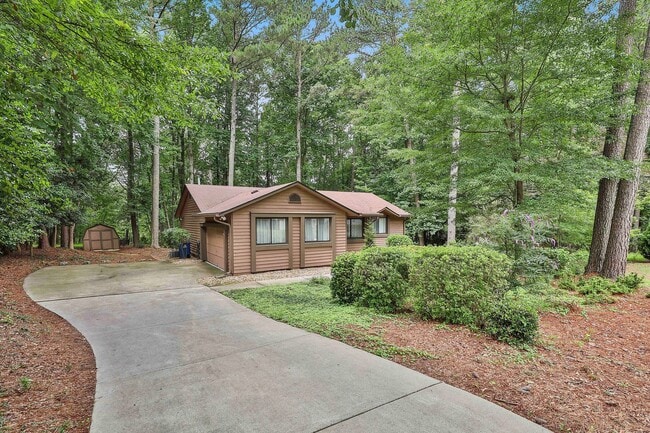 Foto del edificio - Charming 3 Bed / 2 Bath Furnished Ranch in One of Peachtree City's Most Scenic Settings