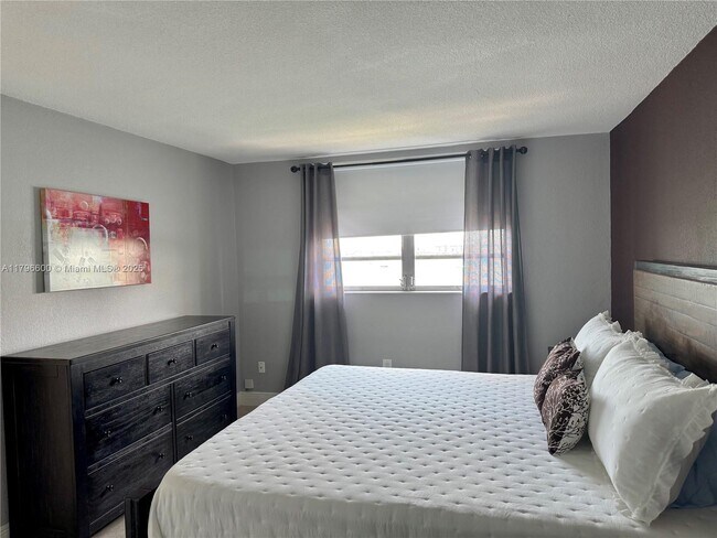 Building Photo - 3000 Marcos Dr