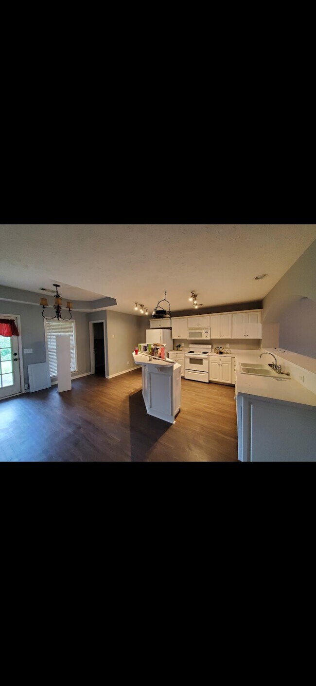 Building Photo - 157 Ridgeview Dr