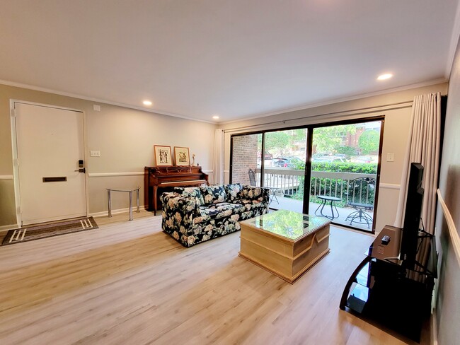 Building Photo - 500 Umstead Dr