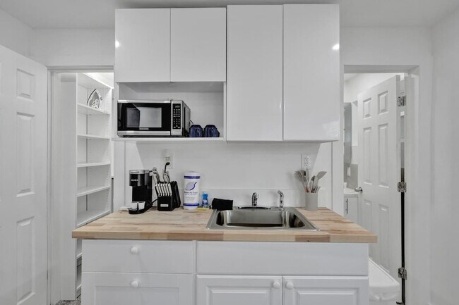 Foto del edificio - 906 N Riverside Dr