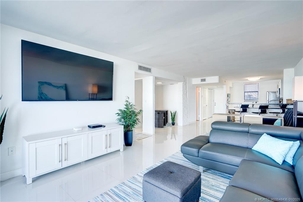 Foto principal - 9940 S Ocean Dr