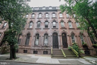 Building Photo - 2008 Spruce St