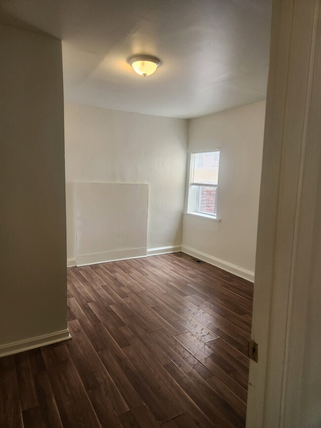 Building Photo - 873 W Lombard St