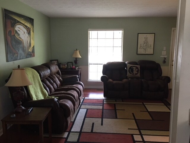 Foto del edificio - 1604 Carolwood Ct