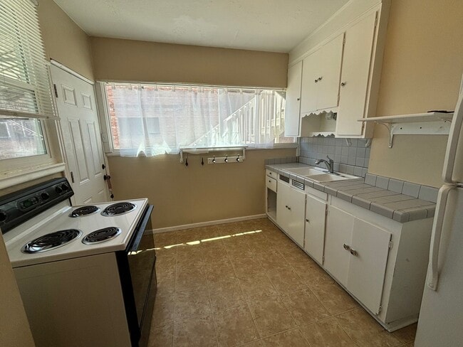 Building Photo - 1631 S 500 E
