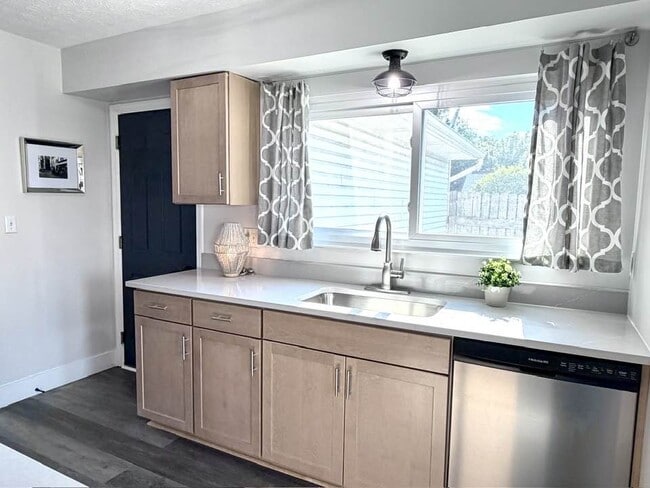 Large windows make for a bright and inviting home - 1200 Bugle Bluff Ct